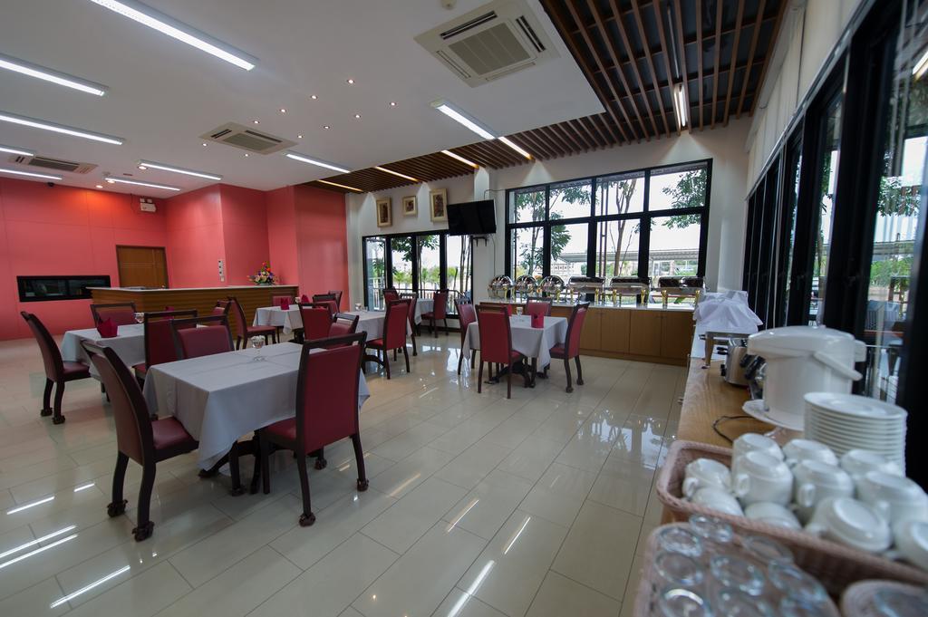 Mamaison Hotel Buriram Ngoại thất bức ảnh