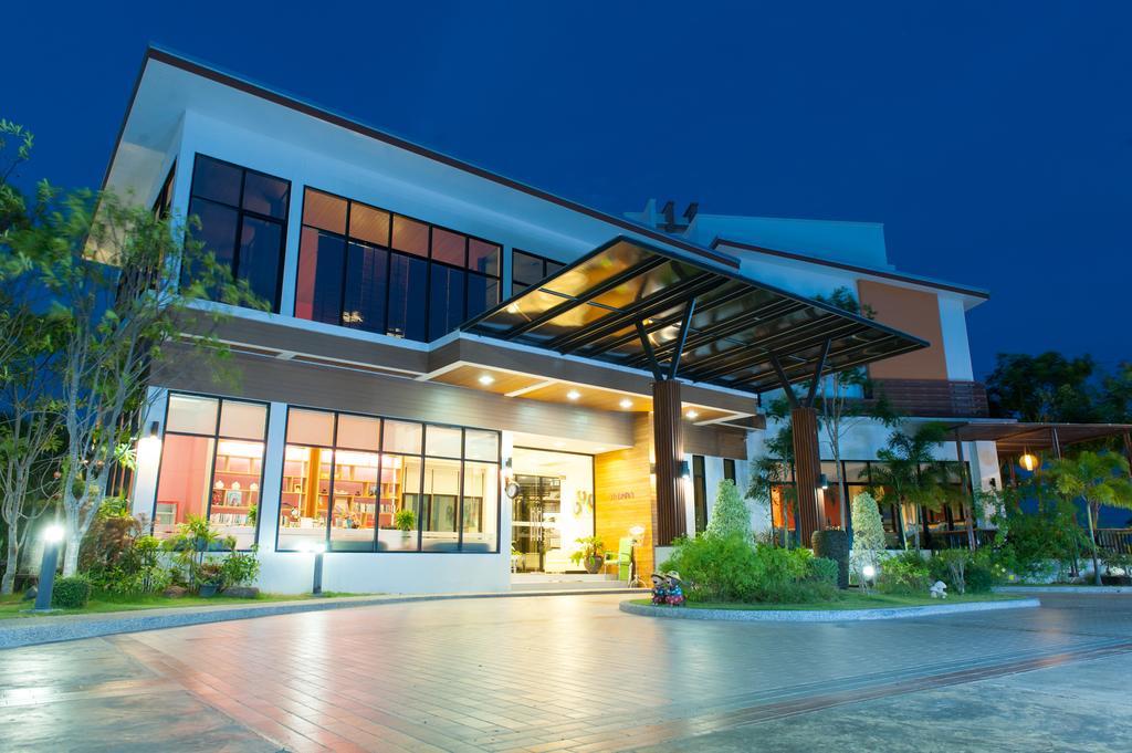 Mamaison Hotel Buriram Ngoại thất bức ảnh