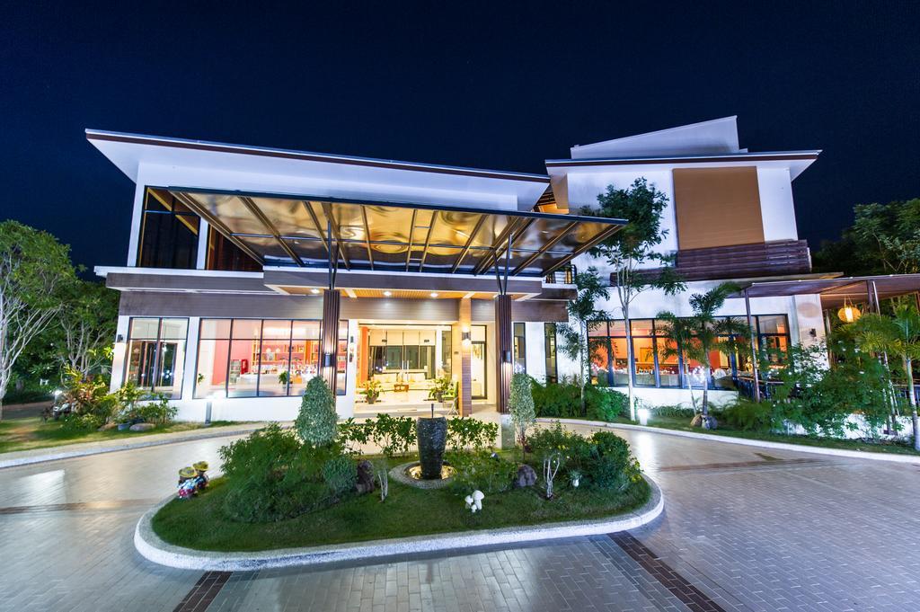 Mamaison Hotel Buriram Ngoại thất bức ảnh